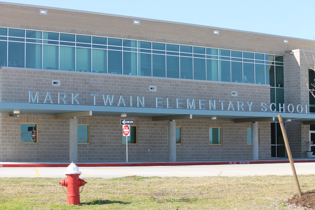 Mark Twain Elementary School 2